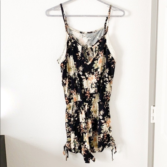 WilyFox Collection Romper - Picture 1 of 9